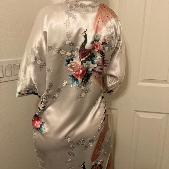 NEW Silky Kimono Robe - Picture 5 of 7
